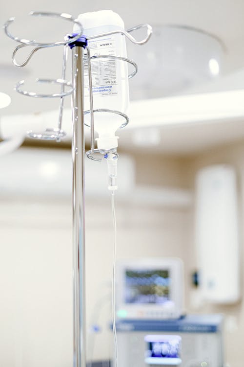 Equipamento de infusao intravenosa utilizado em tratamento de imunoterapia oncologica no SUS