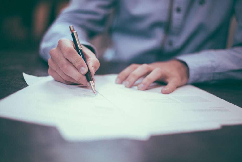 Testamento público e testamento particular: diferenças, validade e quando escolher cada um