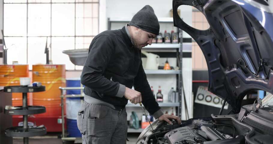 Mãos de família representando o vínculo de filiação e o direito à herança